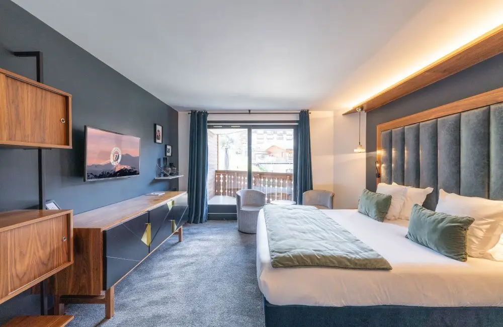 Family bedroom with balcony, Fahrenheit Seven Courchevel